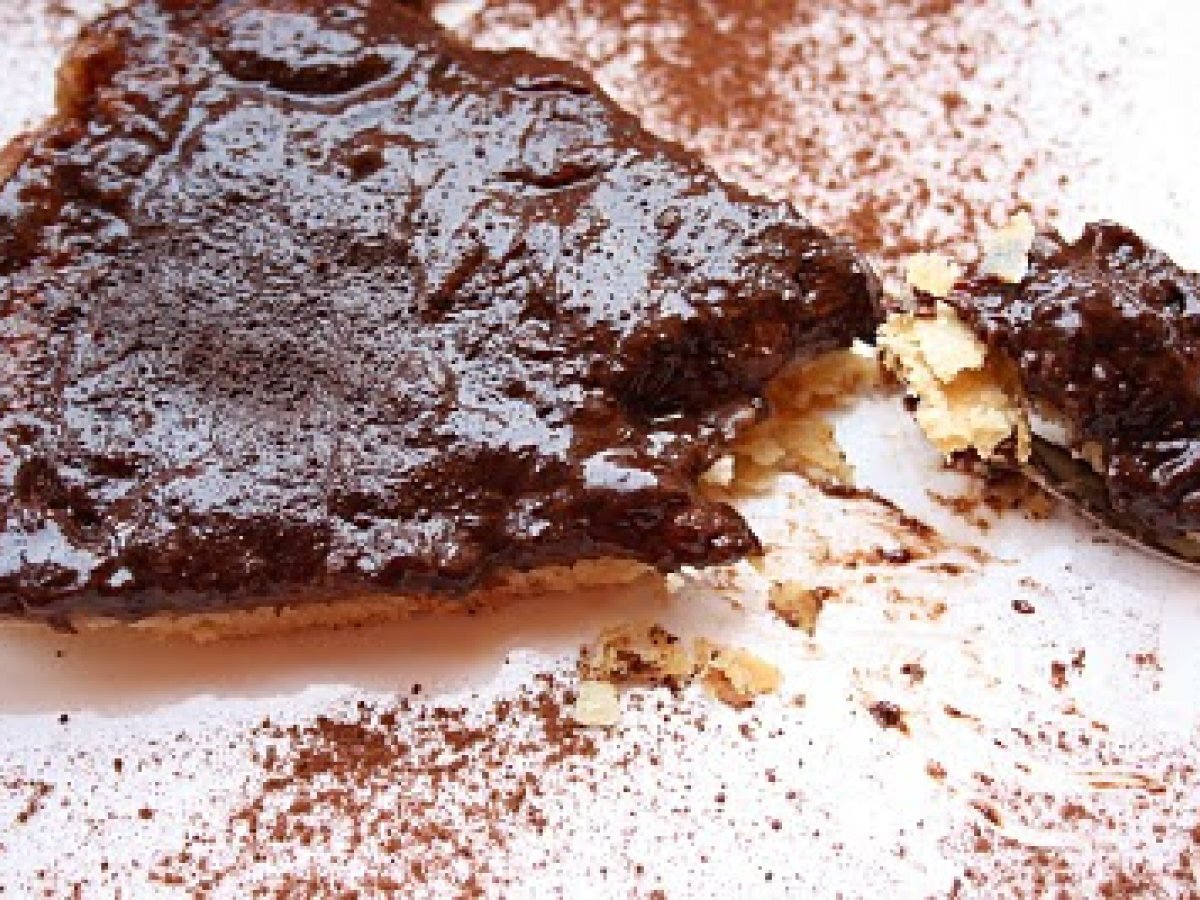 Torta capovolta alle banane con copertura di cioccolato - foto 2