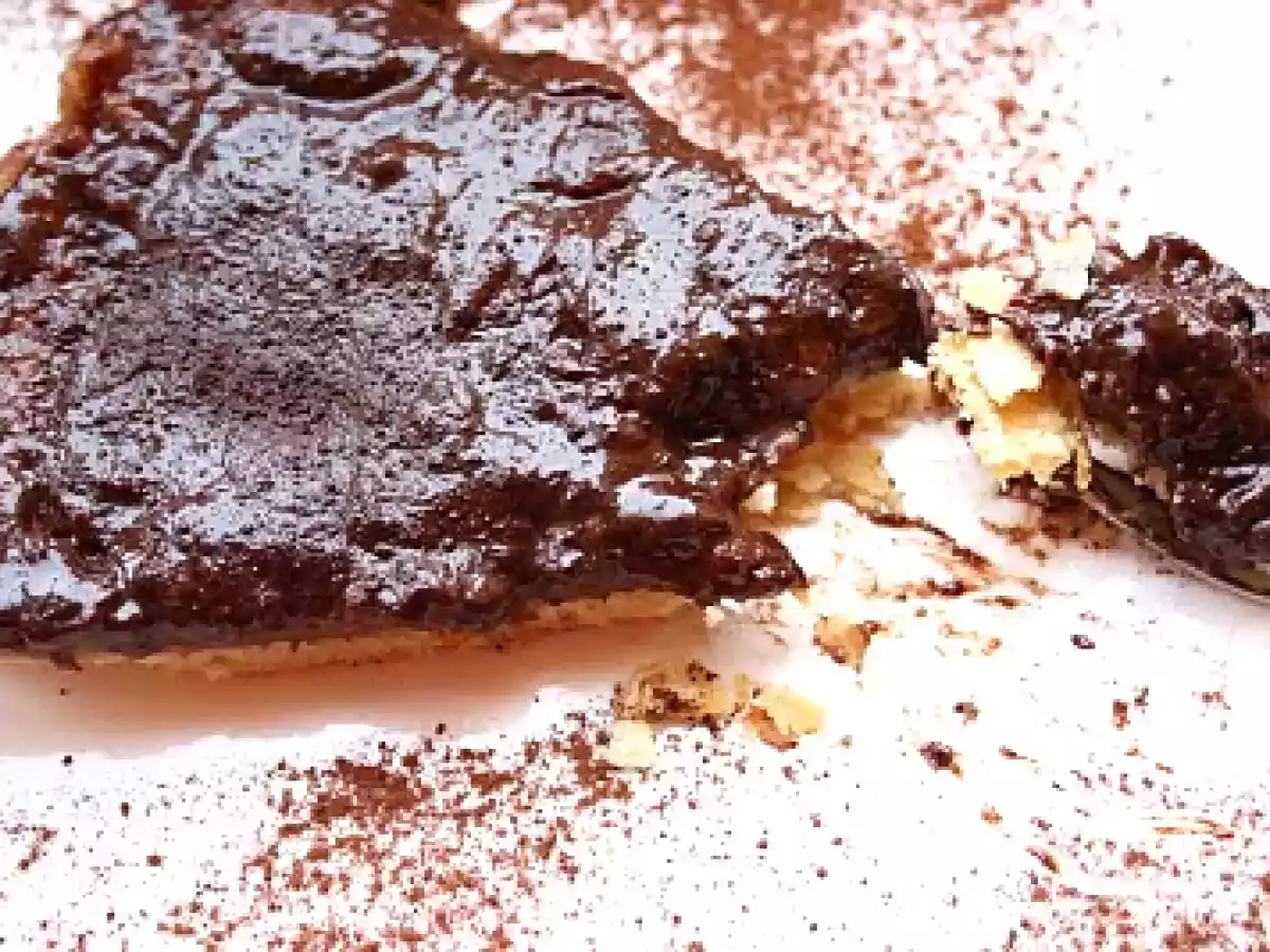 Torta capovolta alle banane con copertura di cioccolato - foto 2