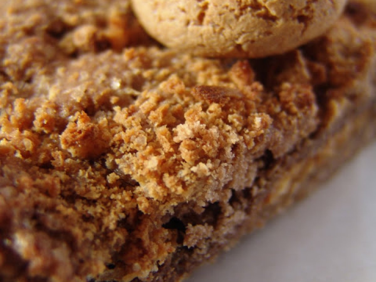 TORTA CON CIOCCOLATO E AMARETTI...con farina di Kamut e farina di riso