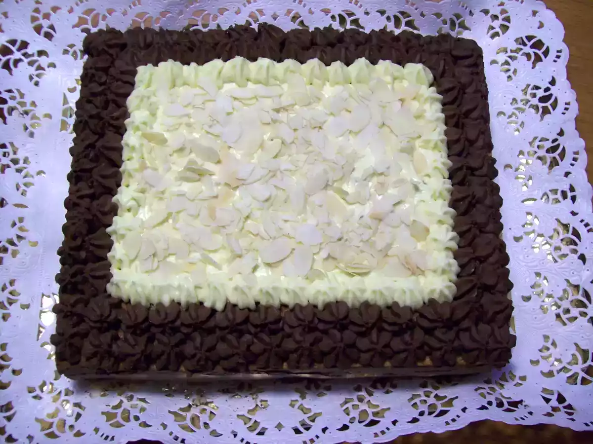 TORTA CON CREMA AL RUM E CIOCCOLATO