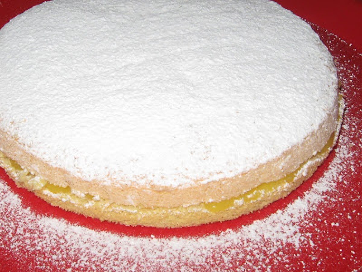 Torta con crema all'arancia