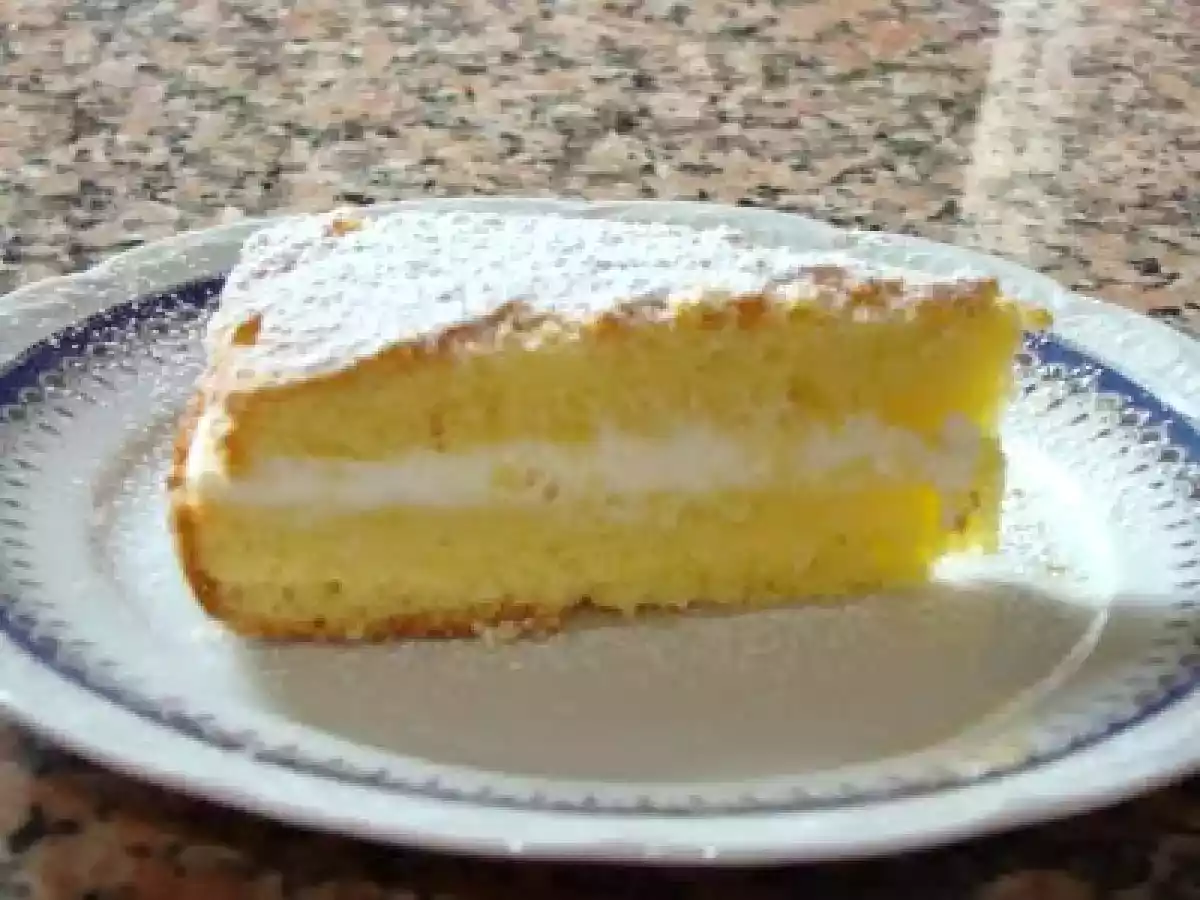 TORTA CON CREMA ALLO YOGURT E COCCO