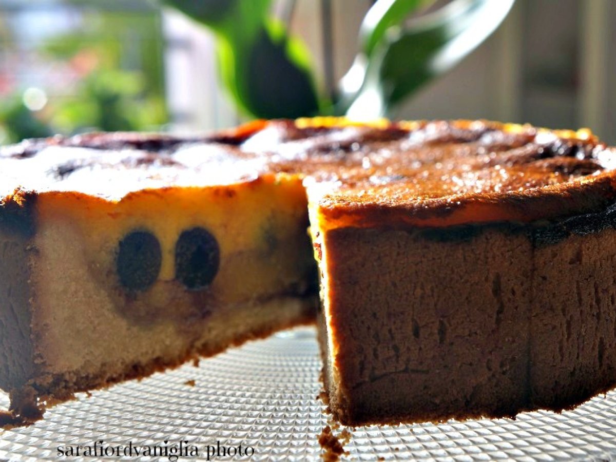 Torta con crema frangipane e amarene