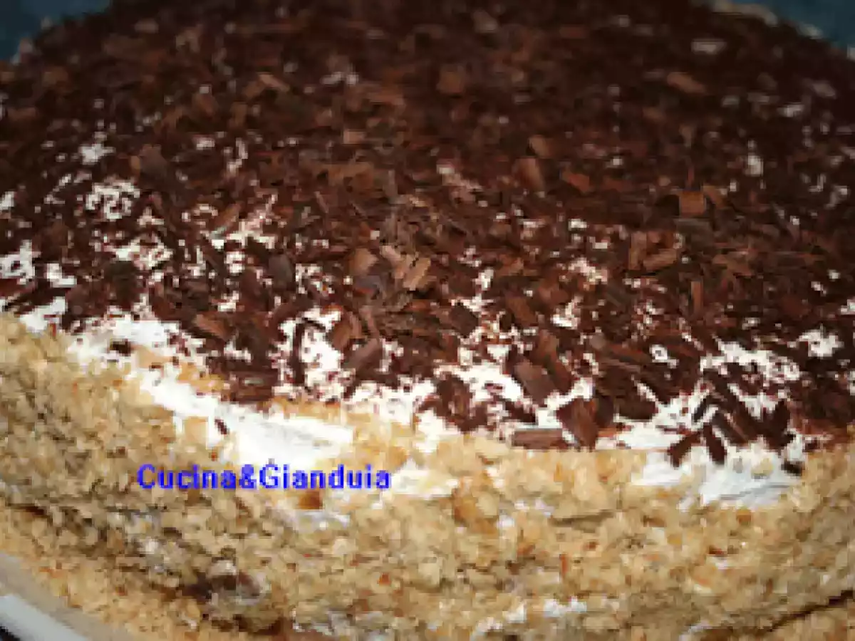 Torta con crema rocher