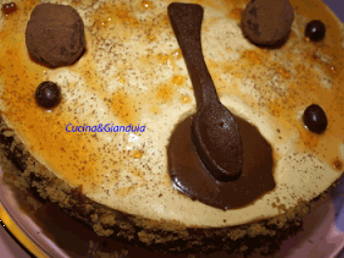 Torta con cremoso di mascarpone e cardamomo e con mosse al caramello e caffè - foto 2