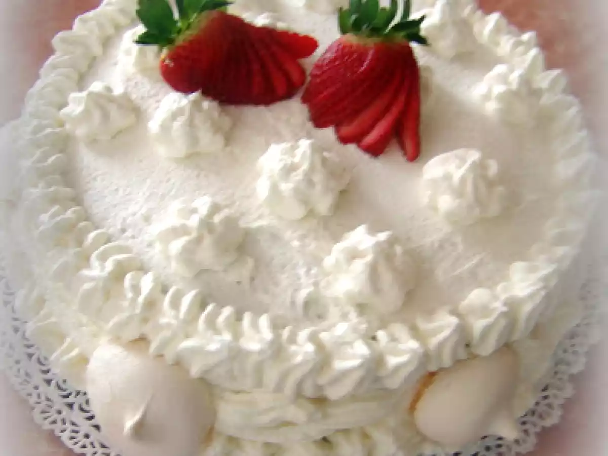 TORTA CON FRAGOLE E PANNA