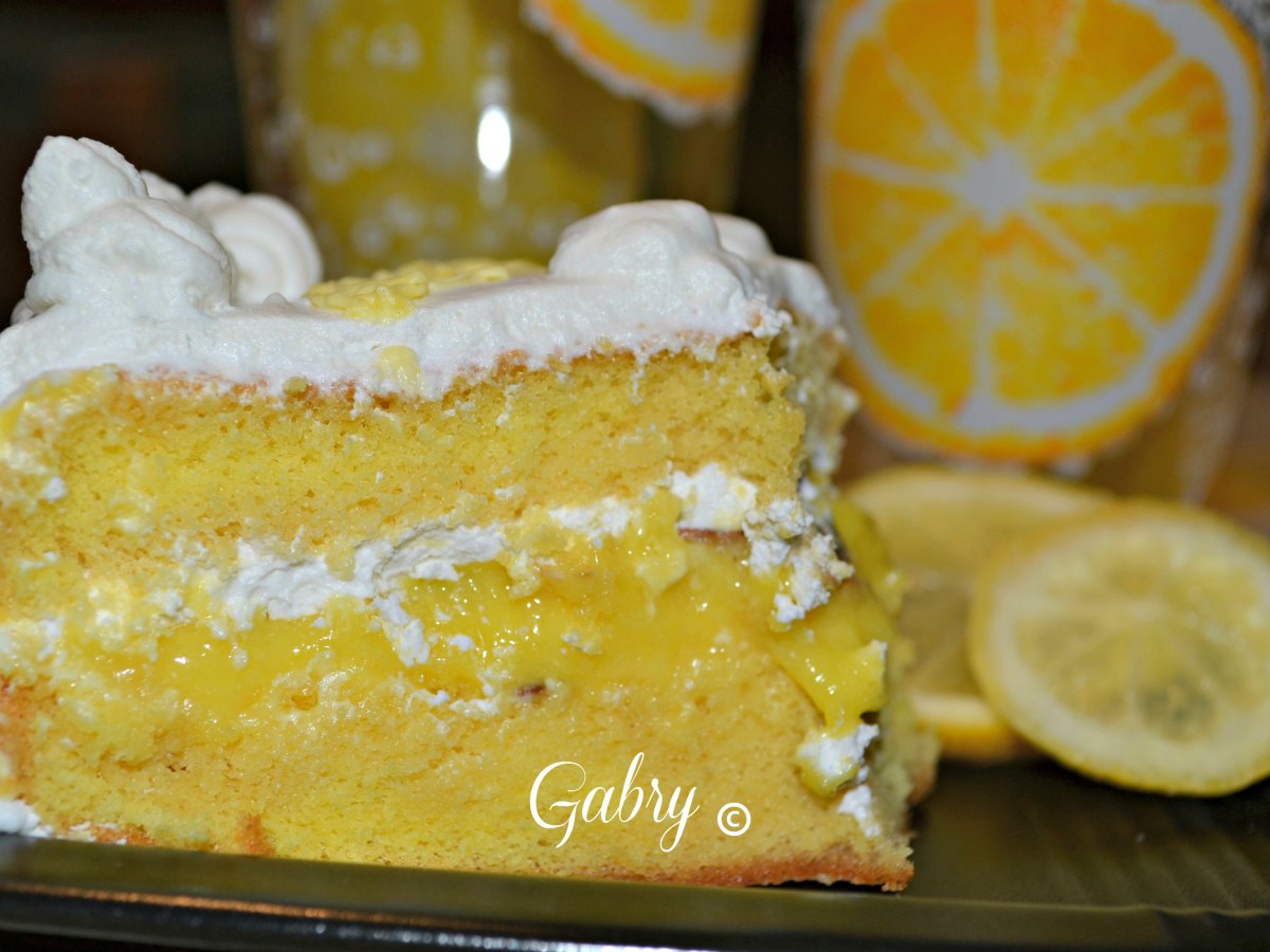 Torta con lemon curd e mandorle a scaglie