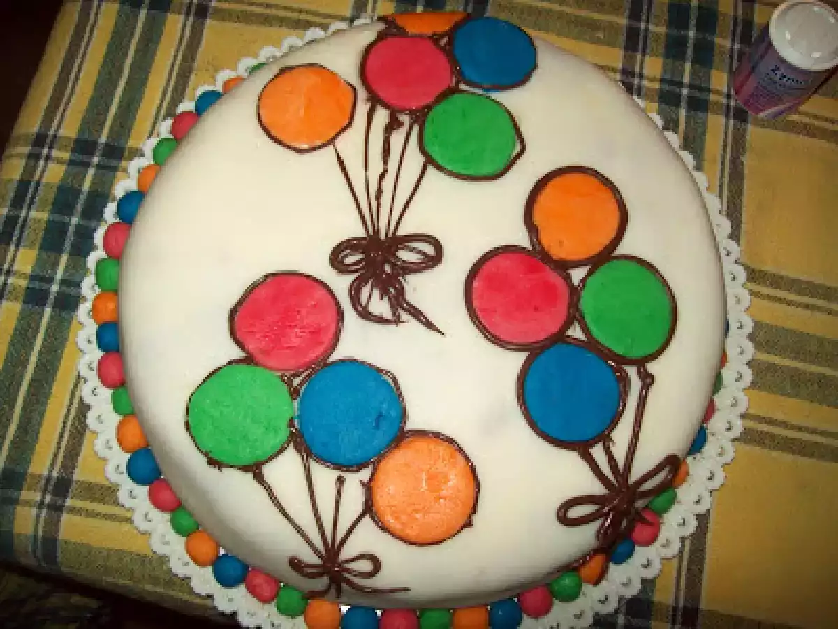 TORTA CON PALLONCINI