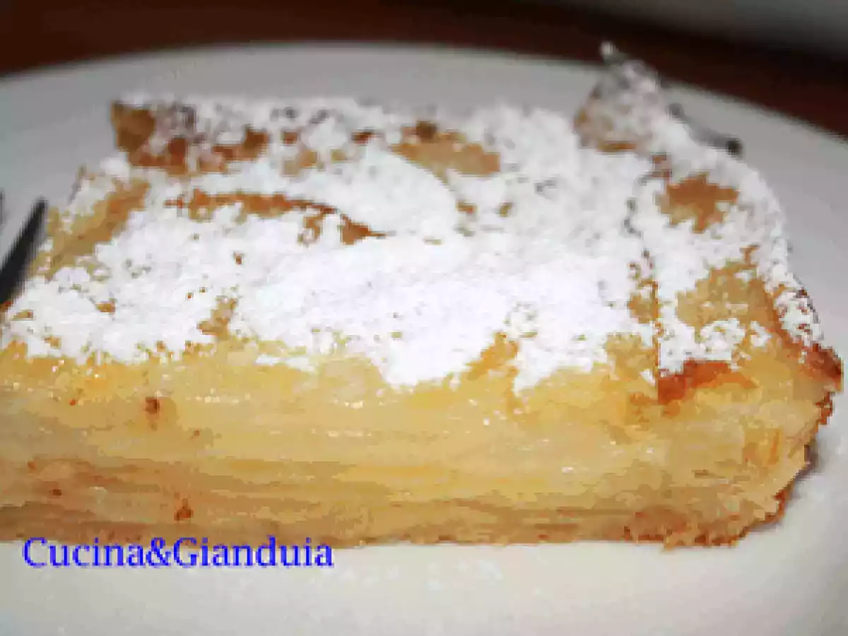 Torta cremosa alle mele e pere