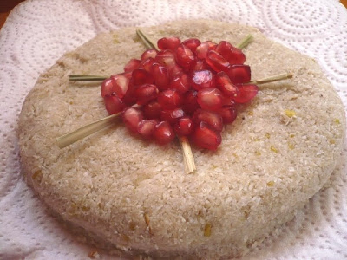 Torta crudista di mele, banane e cocco
