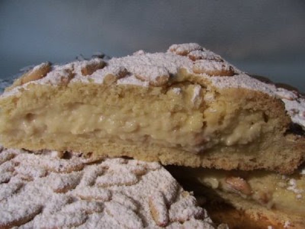 Torta della nonna con mandorle e pinoli - foto 2