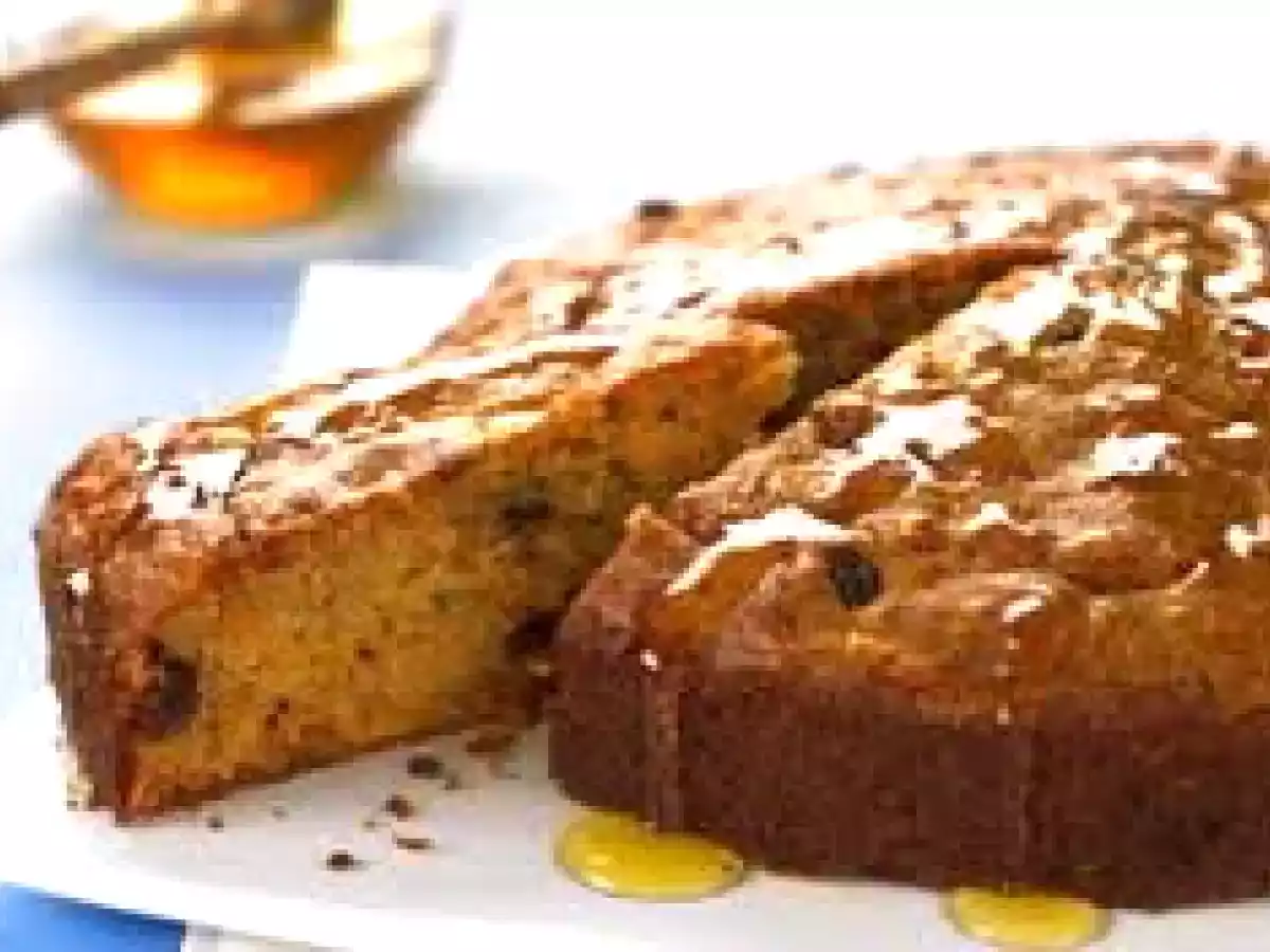 Torta di carote, miele e uvetta