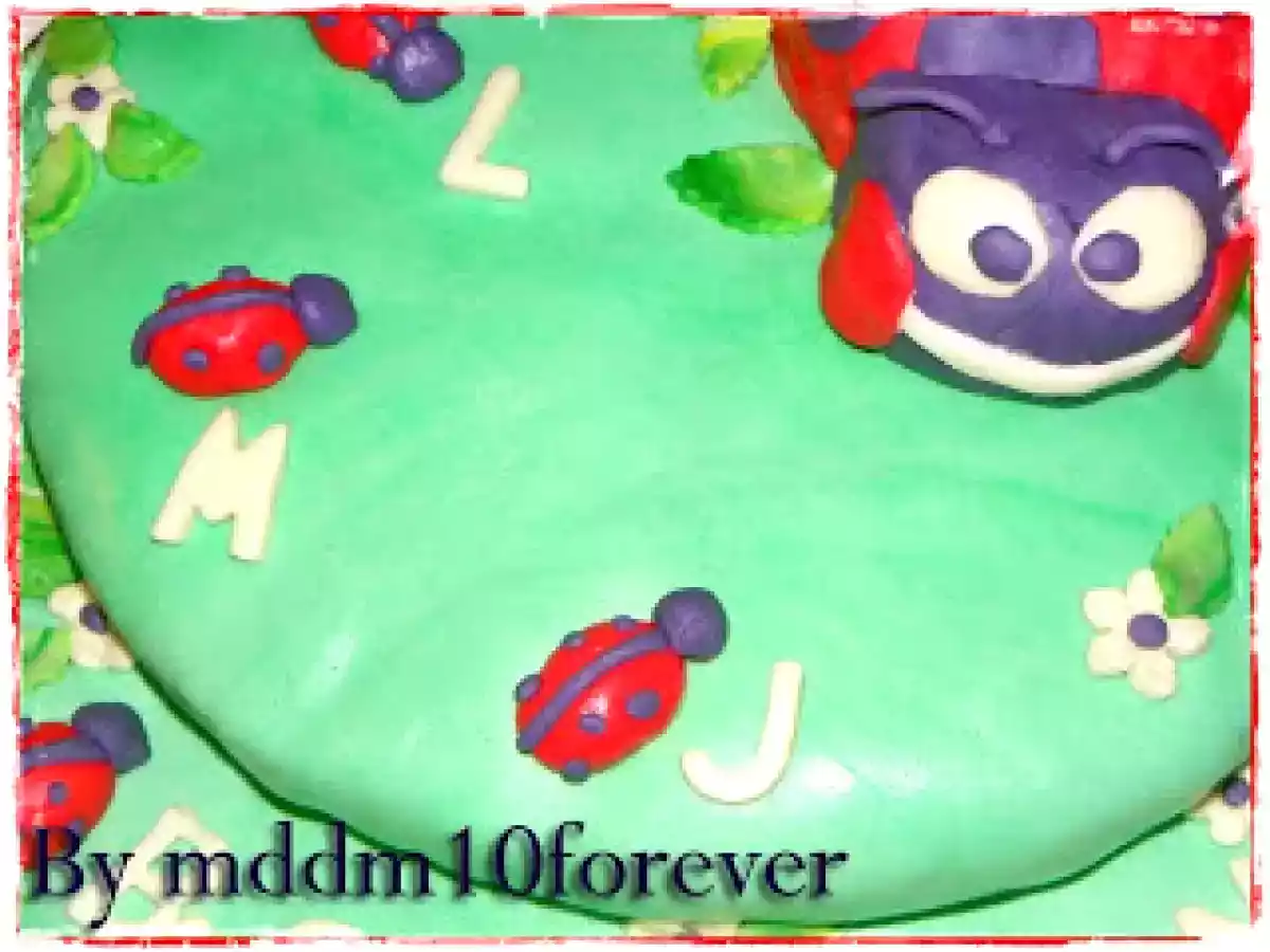 Torta di compleanno a forma di coccinella - foto 3