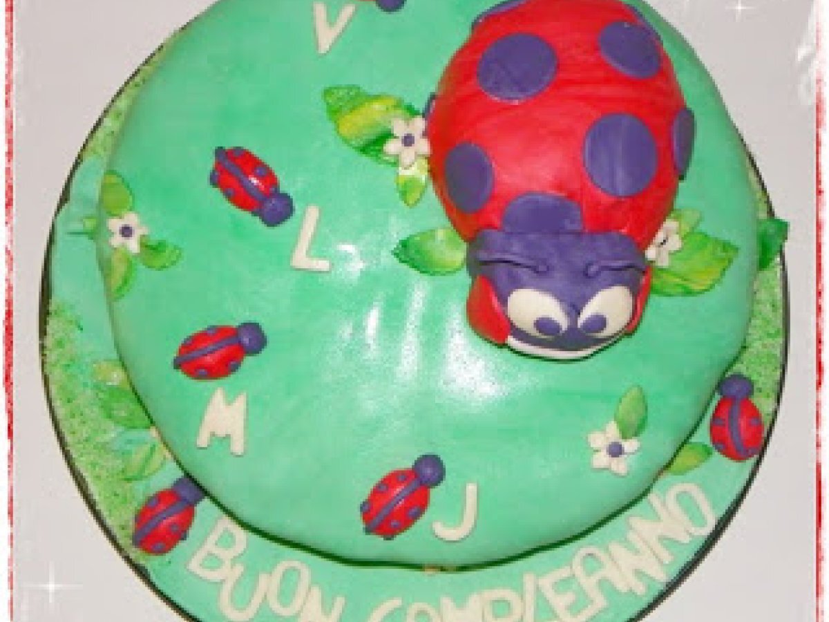 Torta di compleanno a forma di coccinella - foto 5