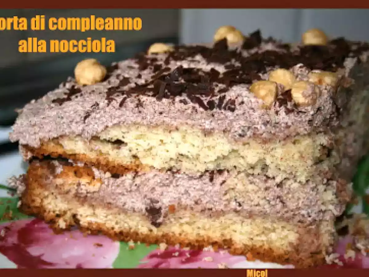 Torta di compleanno alla nocciola e ganache al cioccolato