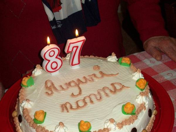 Torta di compleanno, auguri nonna!