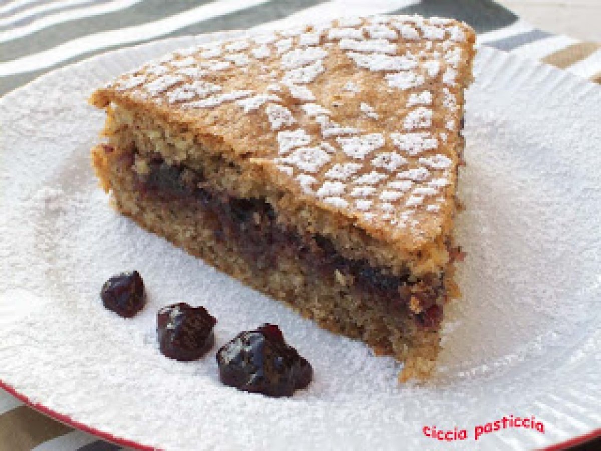 Torta di grano saraceno con confettura di ciliegie