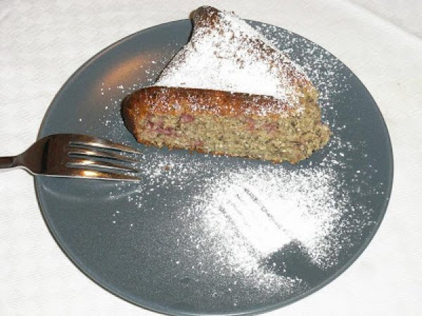 Torta di grano saraceno e amarene sciroppate