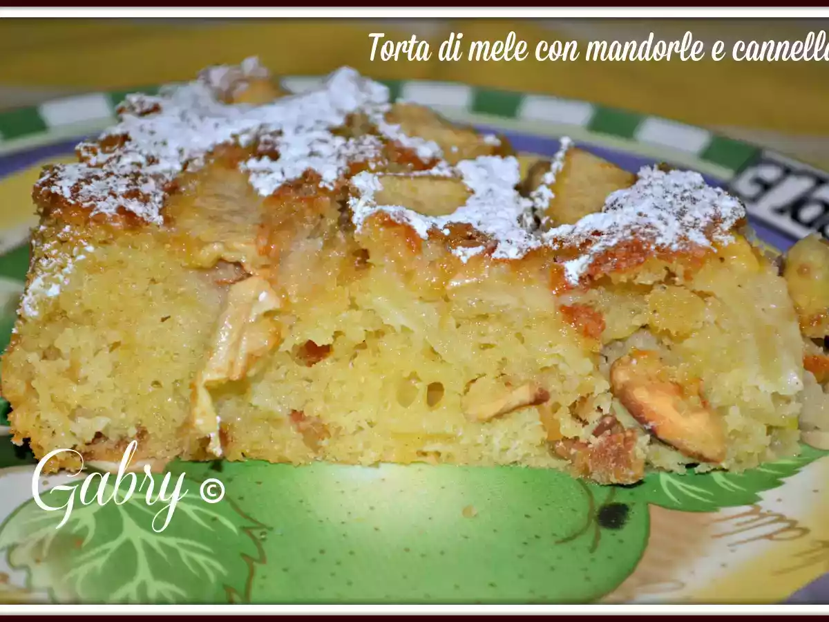 TORTA DI MELE AL PROFUMO DI CANNELLA CON MANDORLE TOSTATE