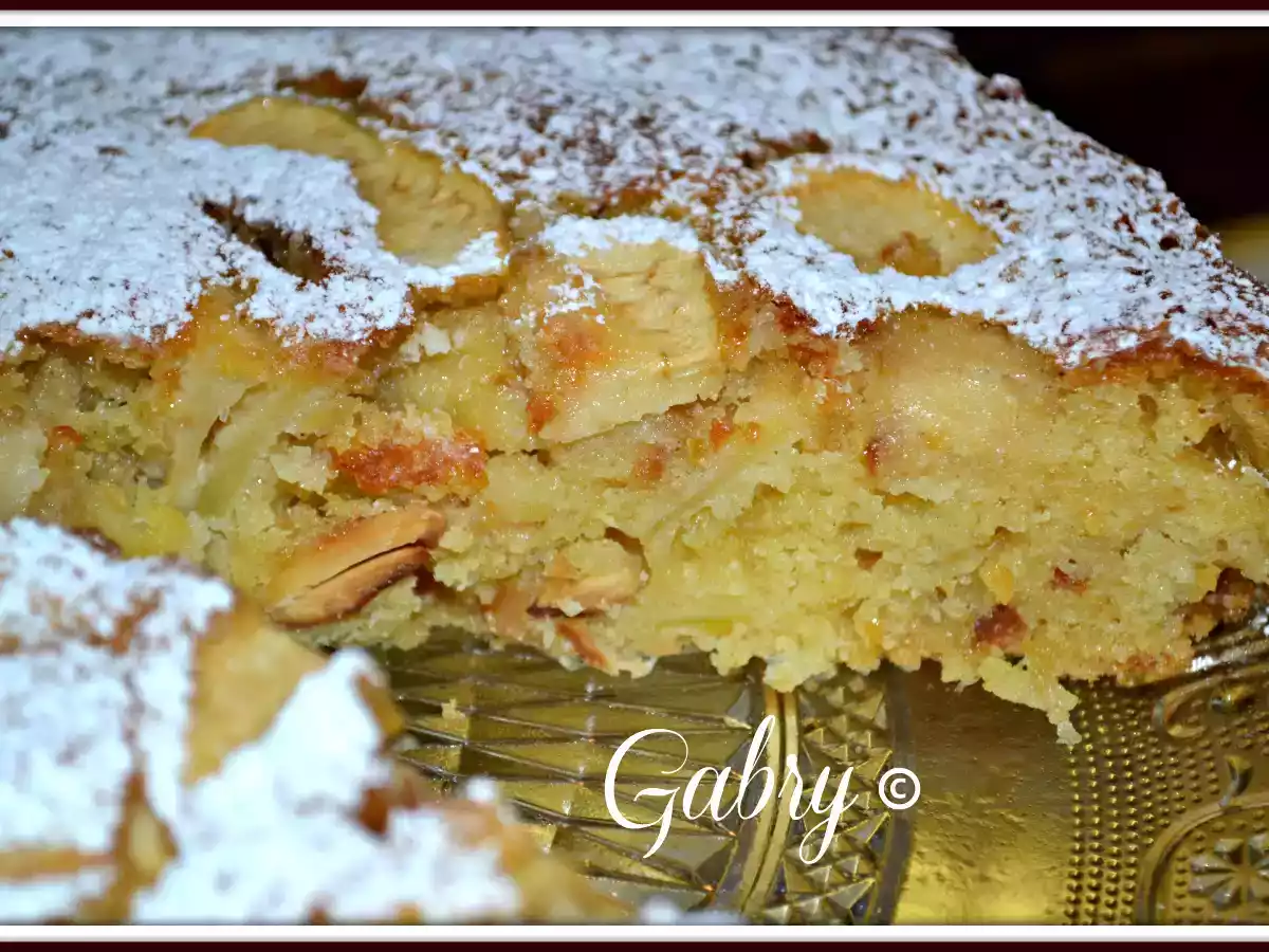 TORTA DI MELE AL PROFUMO DI CANNELLA CON MANDORLE TOSTATE - foto 2