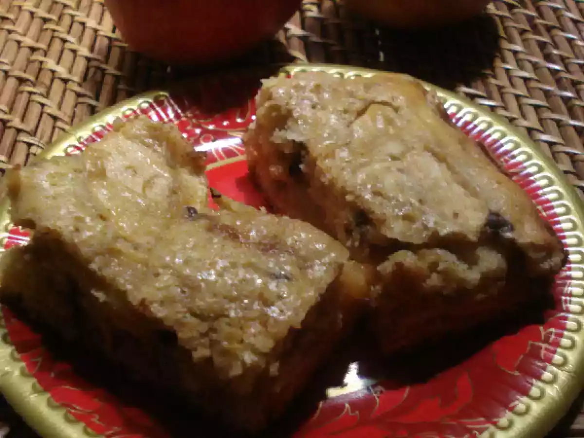 Torta di mele alla cannella con mandorle e cioccolata