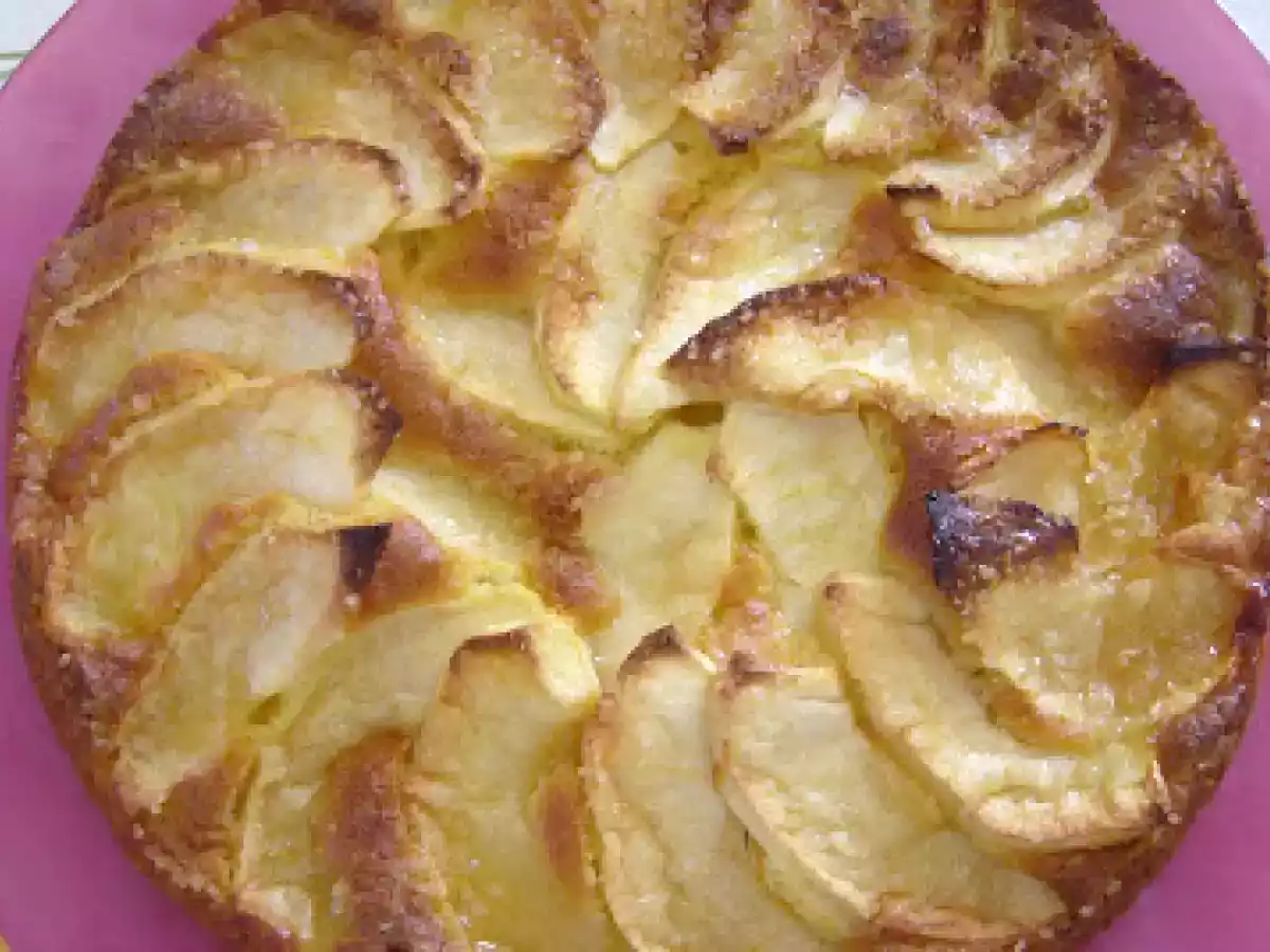 Torta di mele aromatizzata al rum