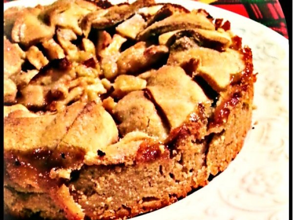 Torta di mele con farina di quinoa e rosa canina