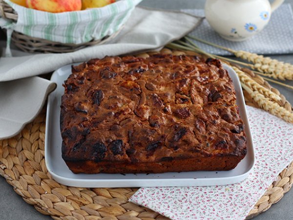 Torta di mele con noci e cannella