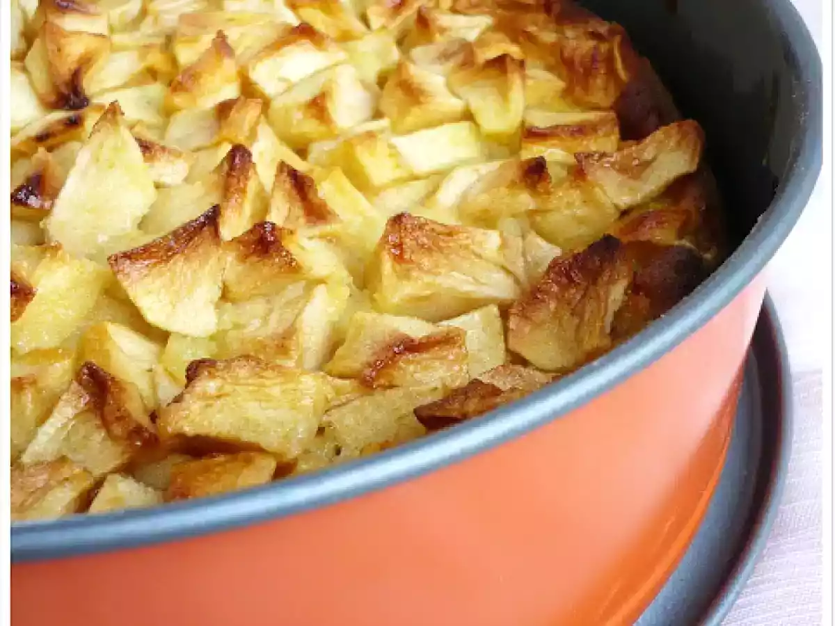 Torta di mele cremosa con yogurt
