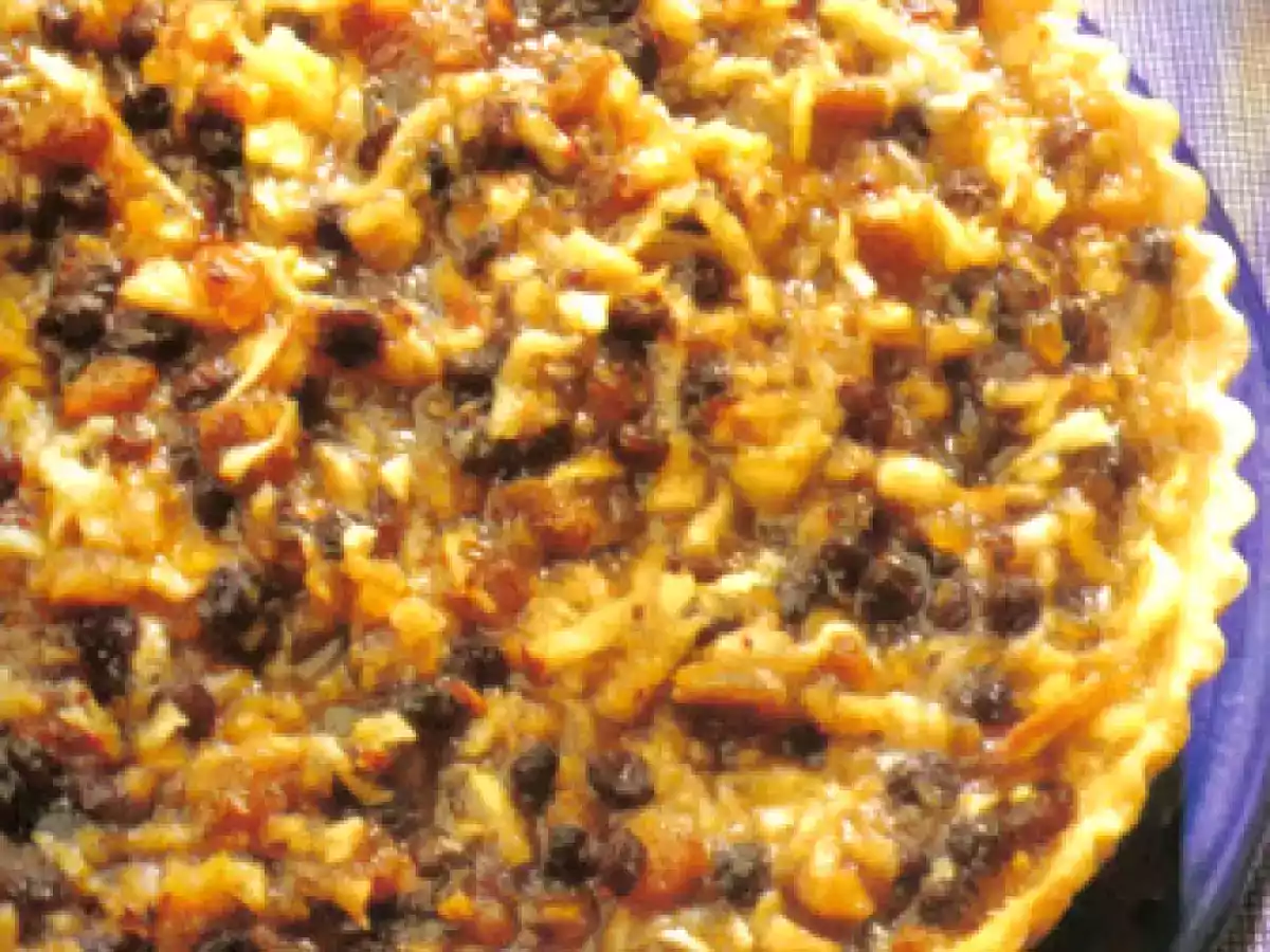 Torta di mele e frutta secca.