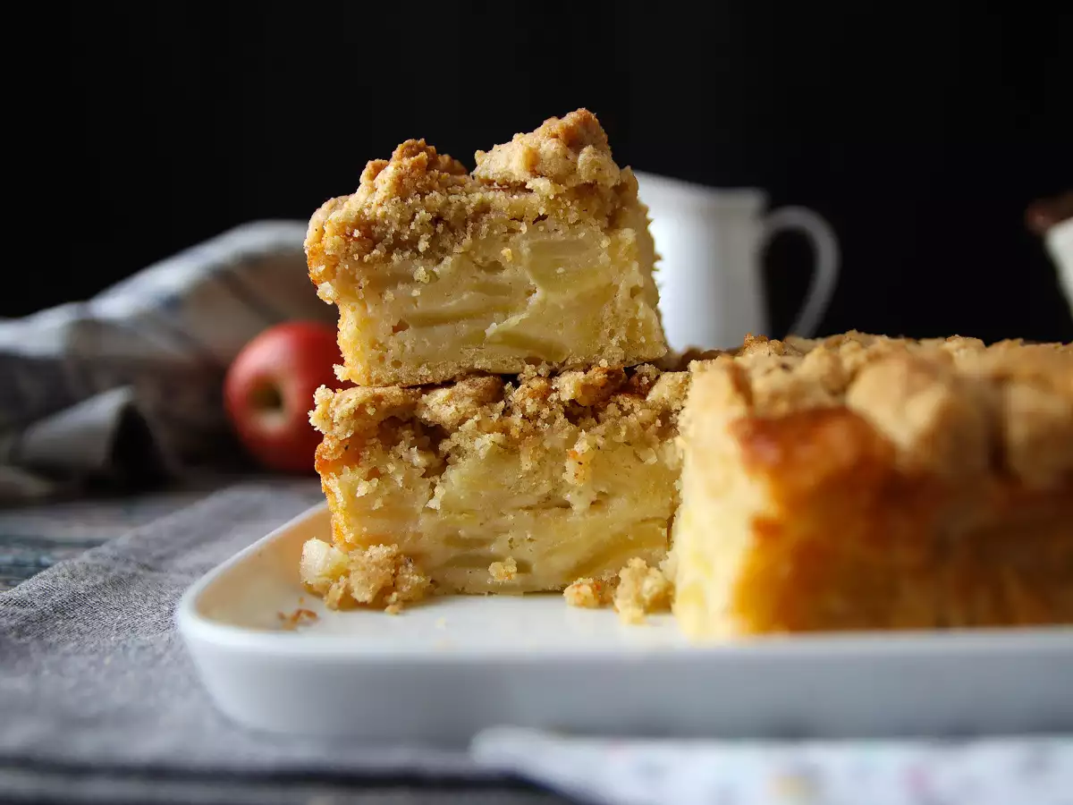 Torta di mele morbidissima con streusel croccante