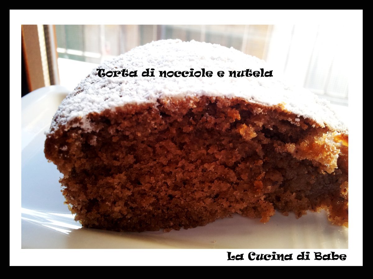 TORTA DI NOCCIOLE E NUTELLA