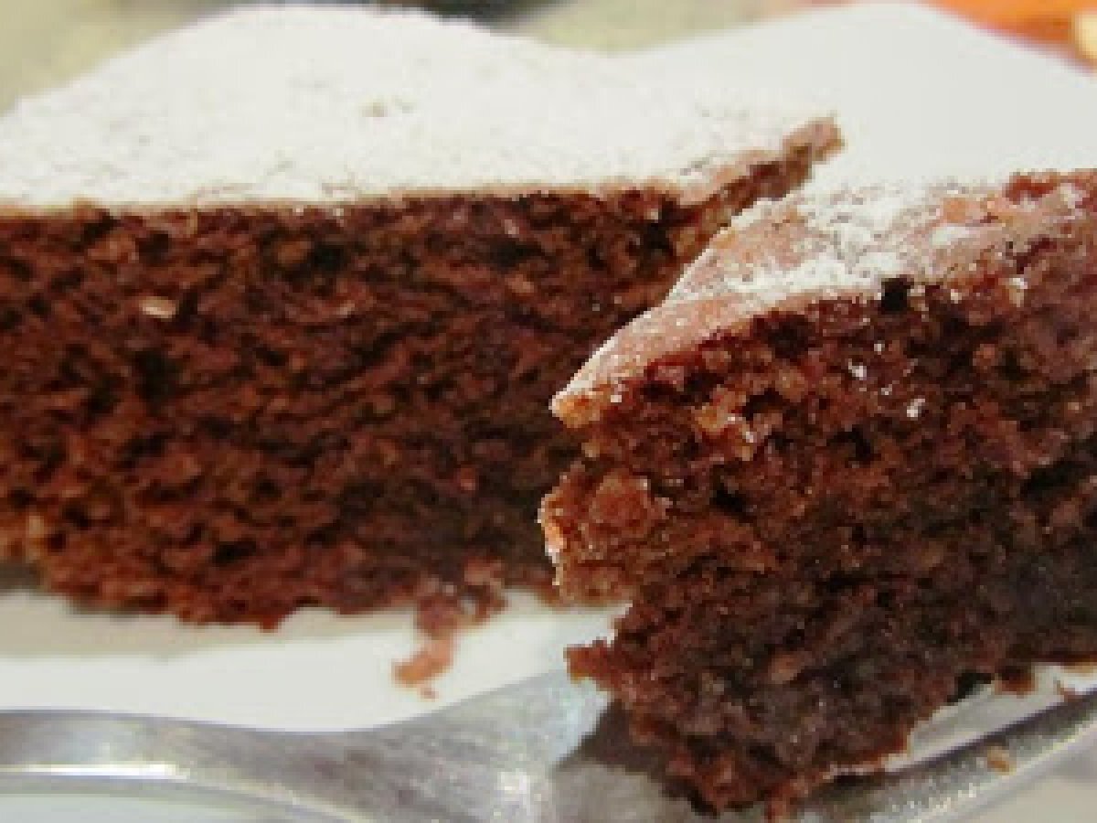 Torta di noci e cioccolato