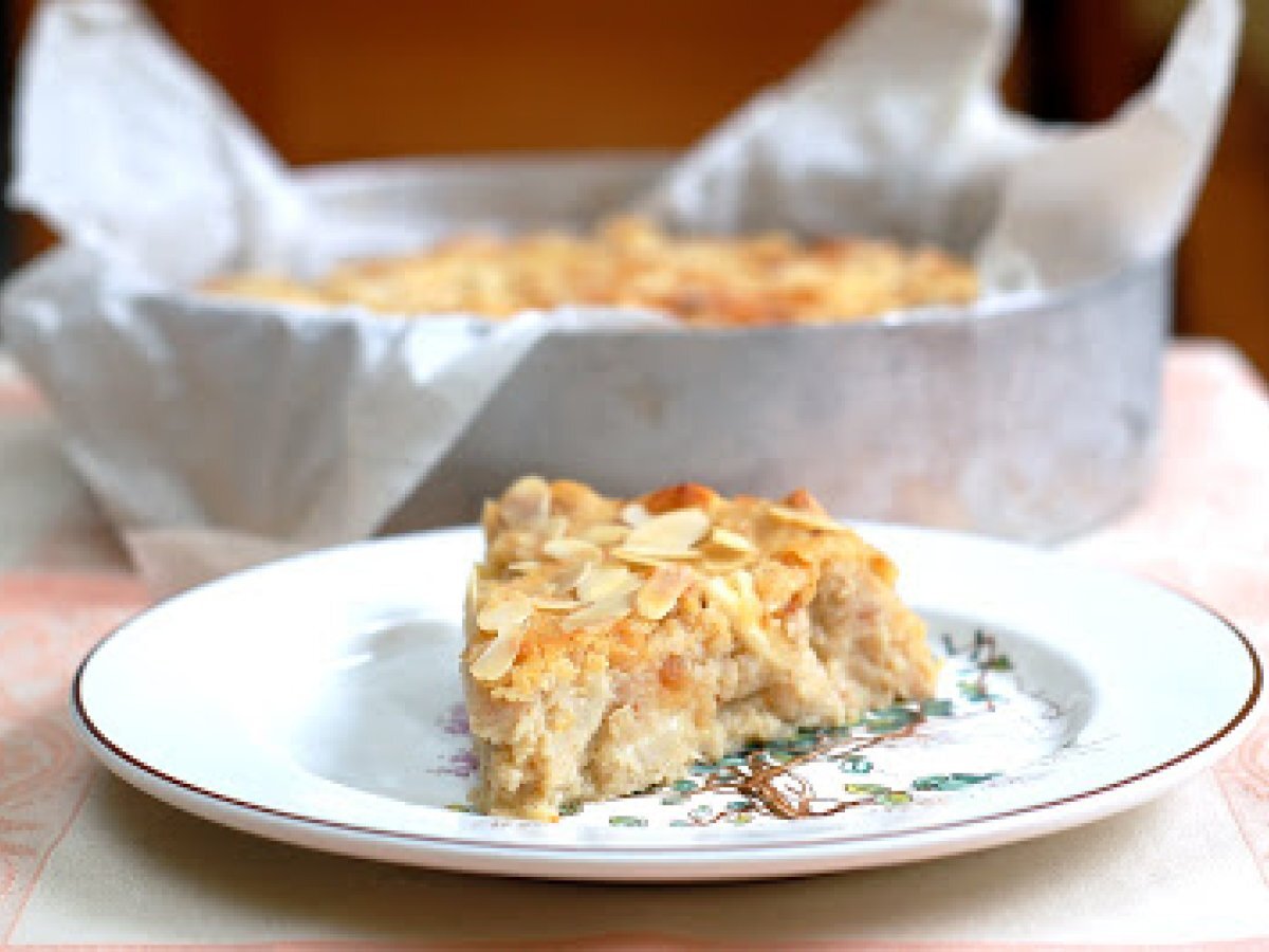 Torta di pane alla vaniglia, fichi e mandorle