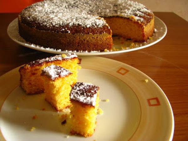 Torta di polenta con yogurt e noci macadamia