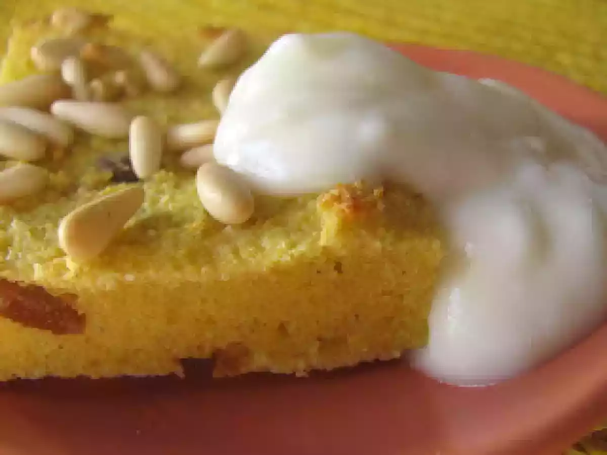 TORTA DI POLENTA E RICOTTA ACCOMPAGNATA DA CREMA SENZA UOVA - foto 2