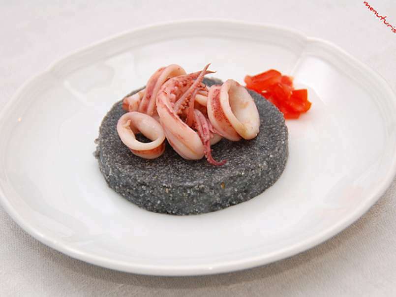 Torta di polenta nera con calamaretti (E. Knam) - foto 2