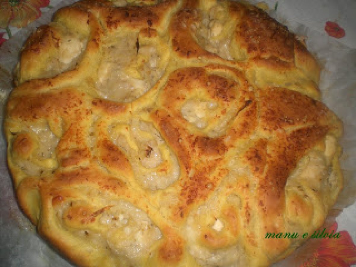 Torta di rose con asparagi e tonno