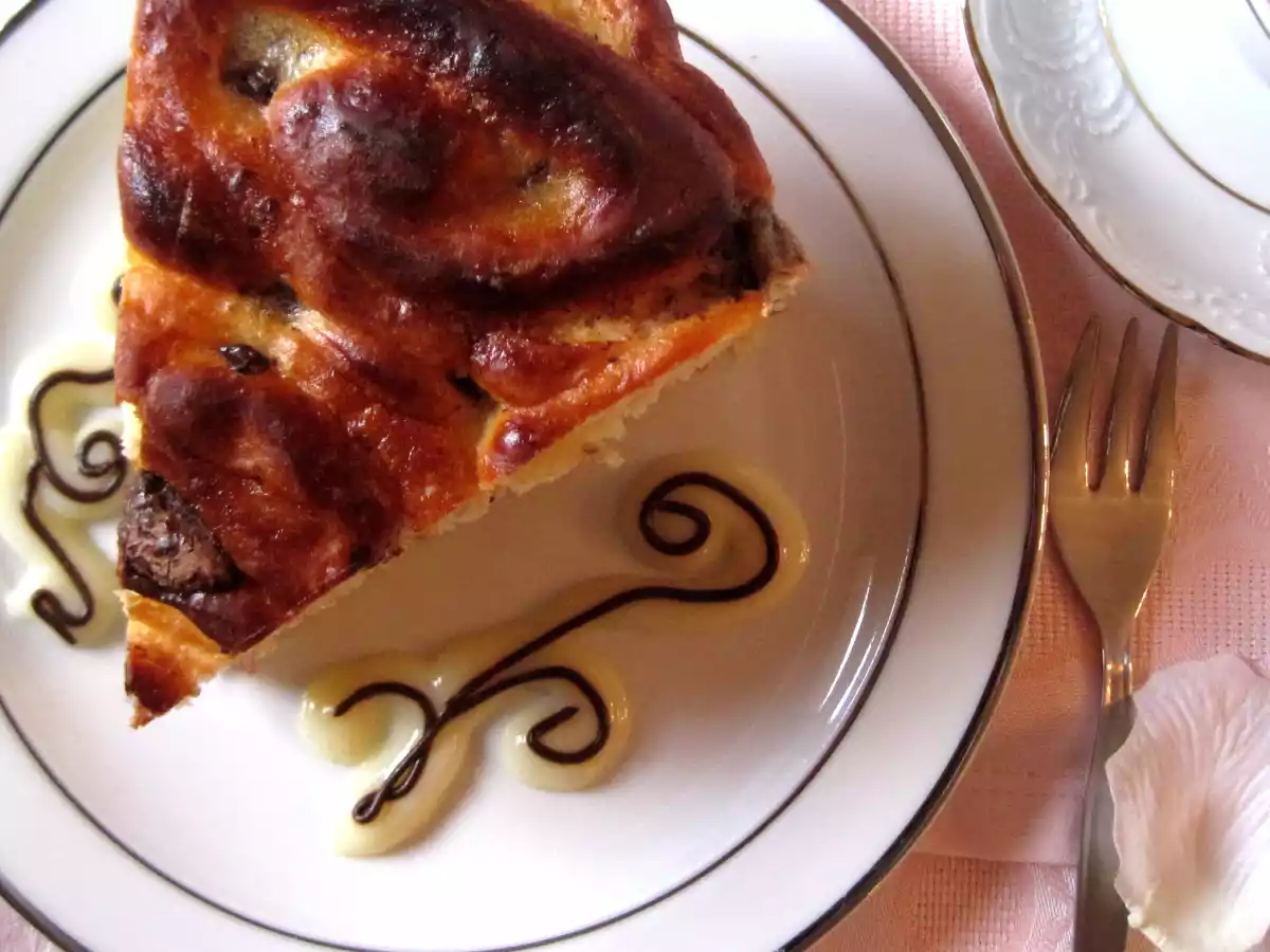 Torta di rose con crema pasticcera e gocce di cioccolato - foto 5