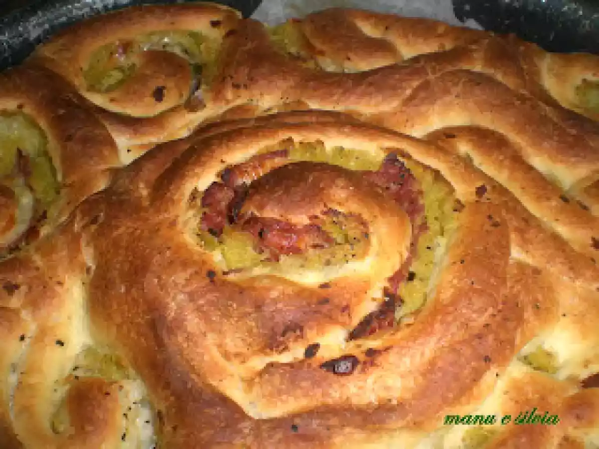 Torta di rose con pesto di fave e salame