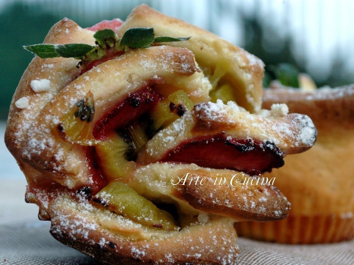 Torta di rose fragole e kiwi