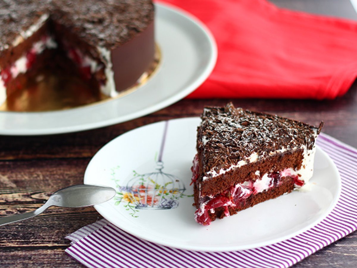 Torta foresta nera, la ricetta passo a passo per prepararla a casa - foto 5