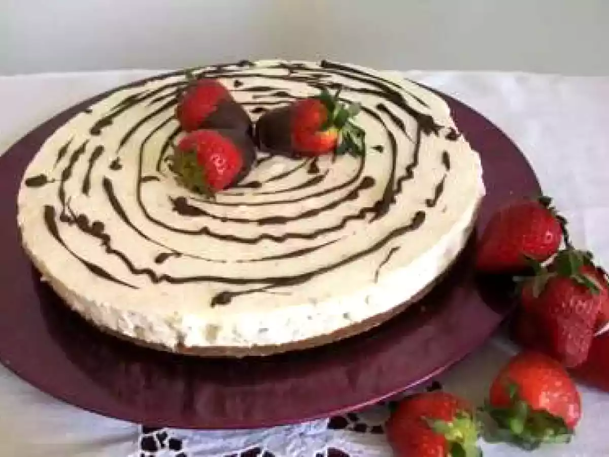 Torta fredda di yogurt alla vaniglia e cioccolato