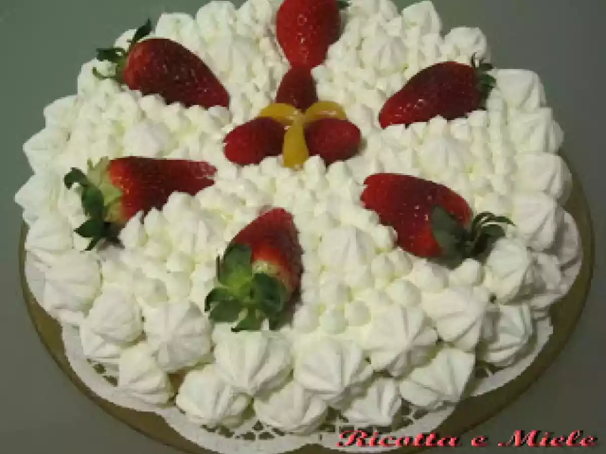 Torta golosa con panna e dulce de leche