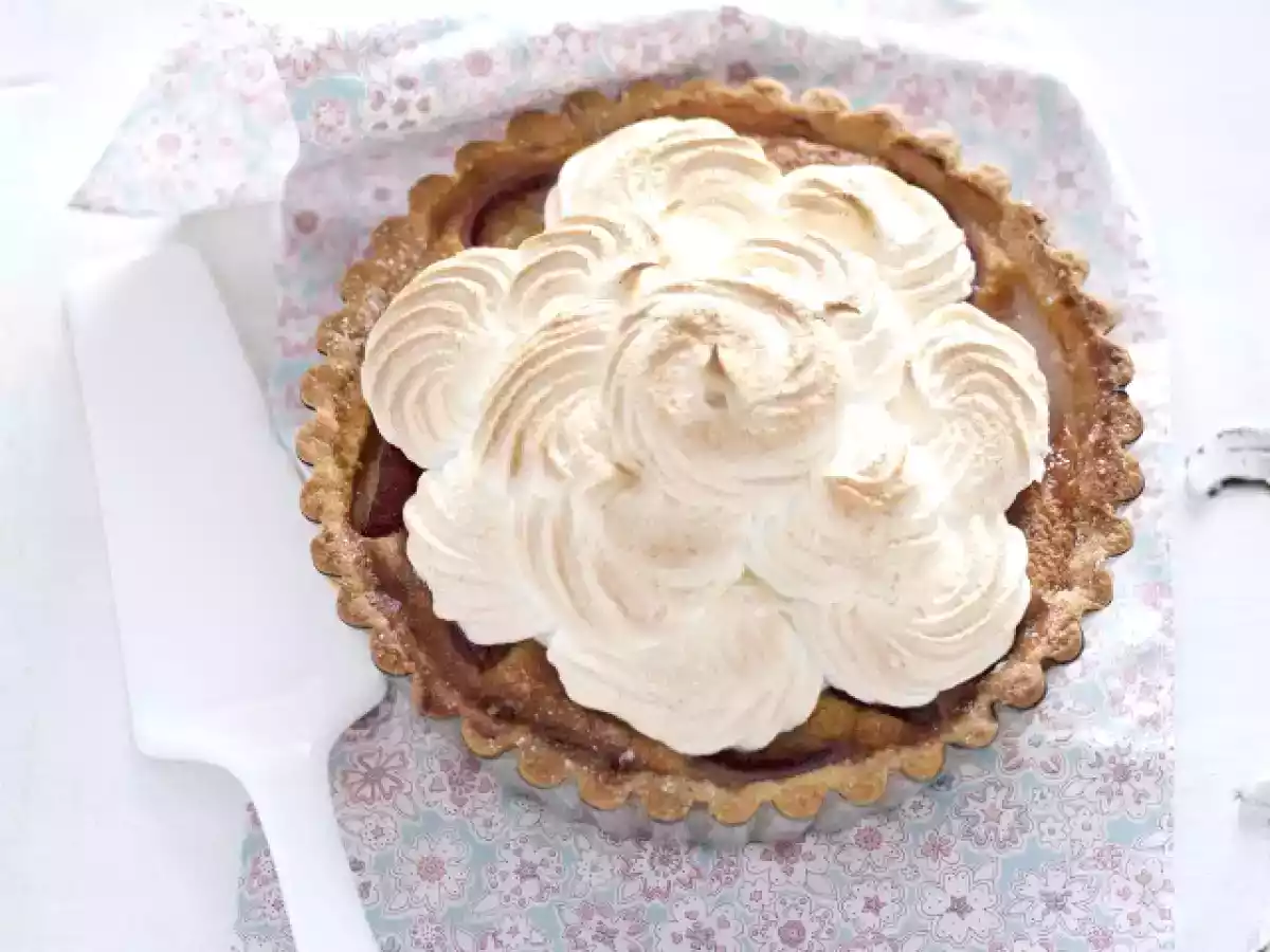 Torta meringata alle prugne