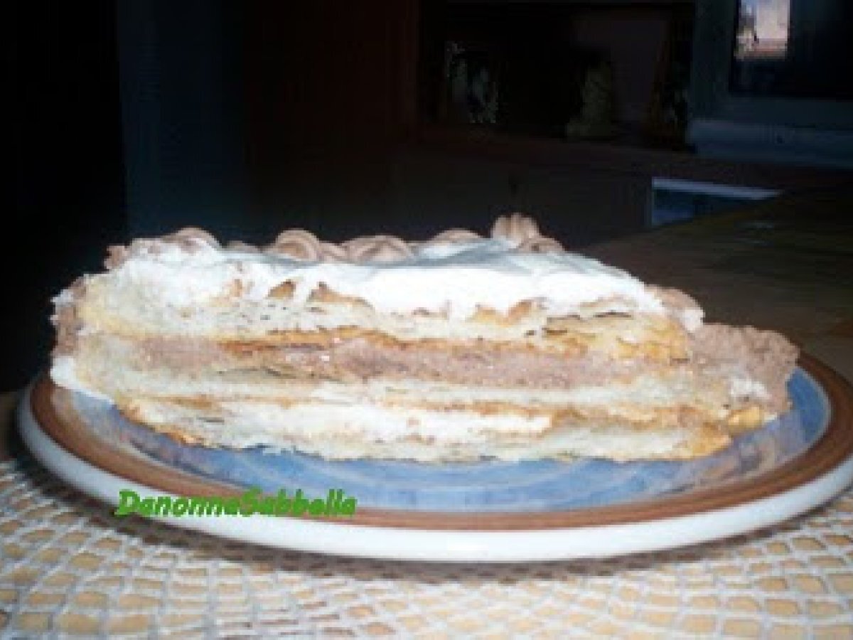 TORTA MILLEFOGLIE CON CREMA CHANTILLY E CREMA LEGGERA AL CICCOLATO...LA TORTA DI ALEX!! - foto 2