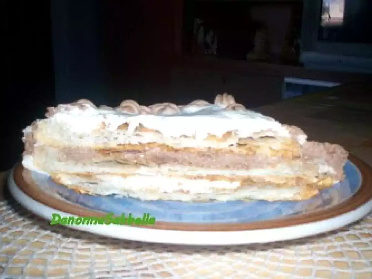 TORTA MILLEFOGLIE CON CREMA CHANTILLY E CREMA LEGGERA AL CICCOLATO...LA TORTA DI ALEX!! - foto 2