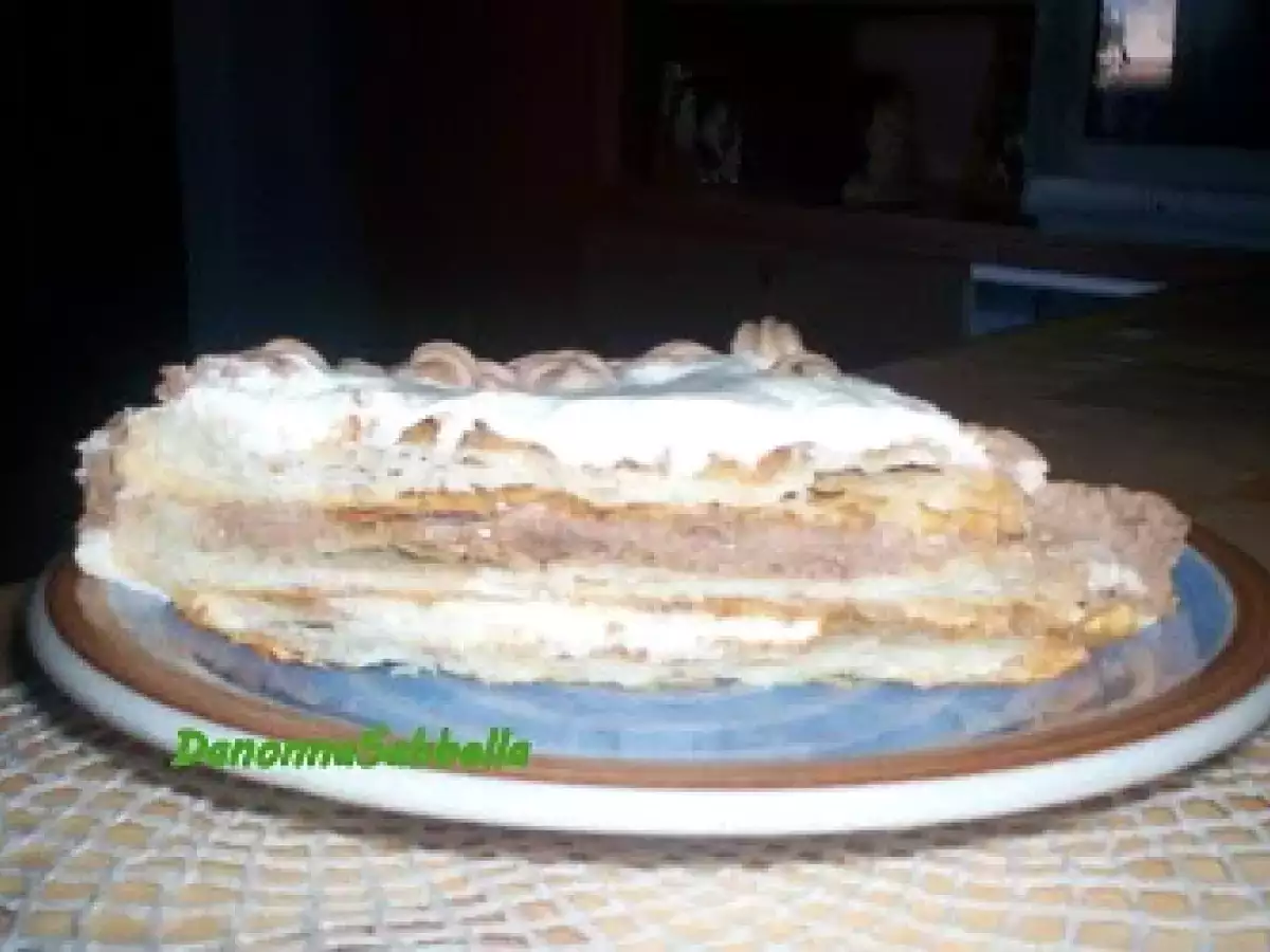 Torta millefoglie con crema chantilly e crema leggera al cioccolato...la torta di Alex!! - foto 2
