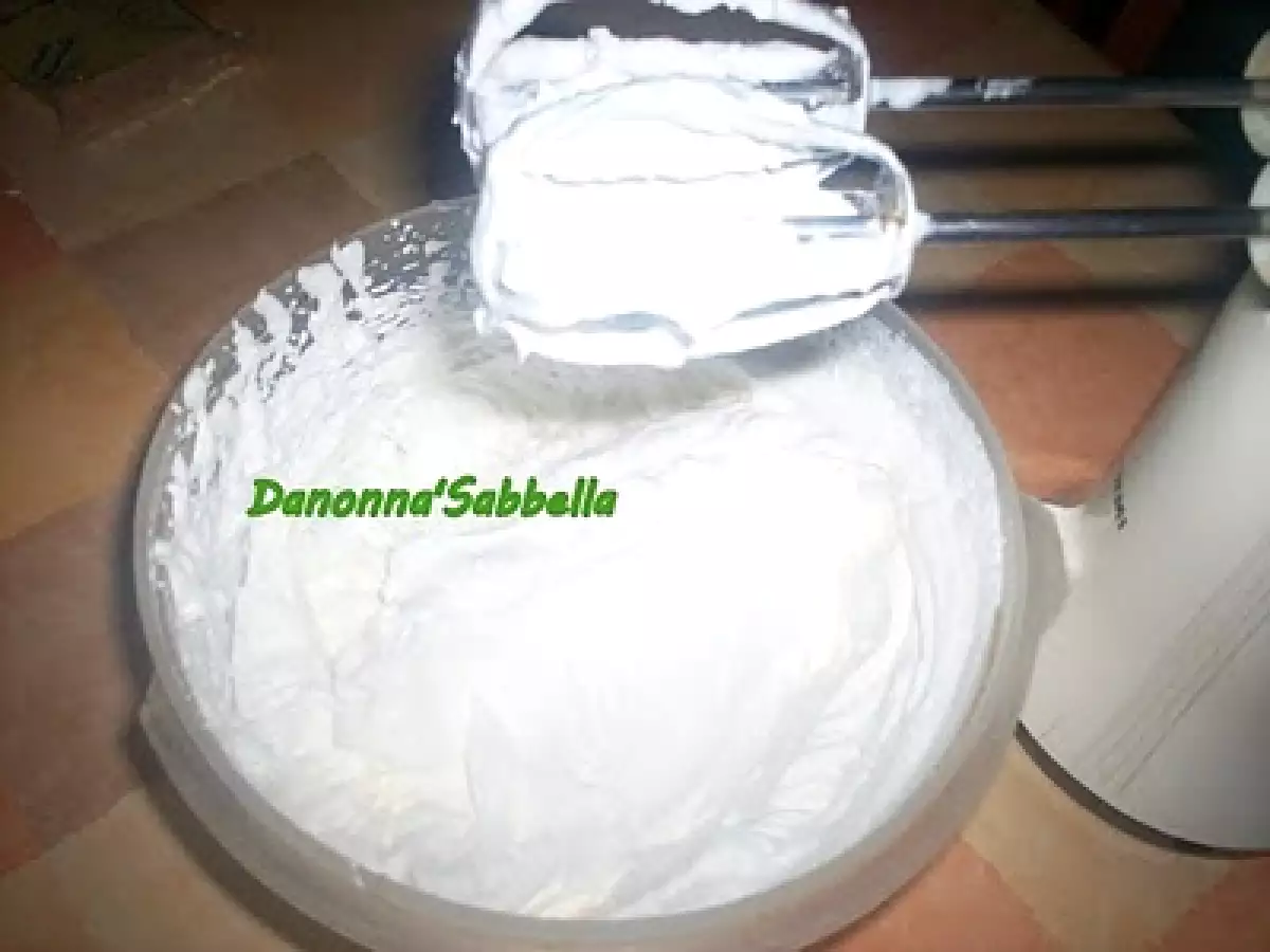 Torta millefoglie con crema chantilly e crema leggera al cioccolato...la torta di Alex!! - foto 12