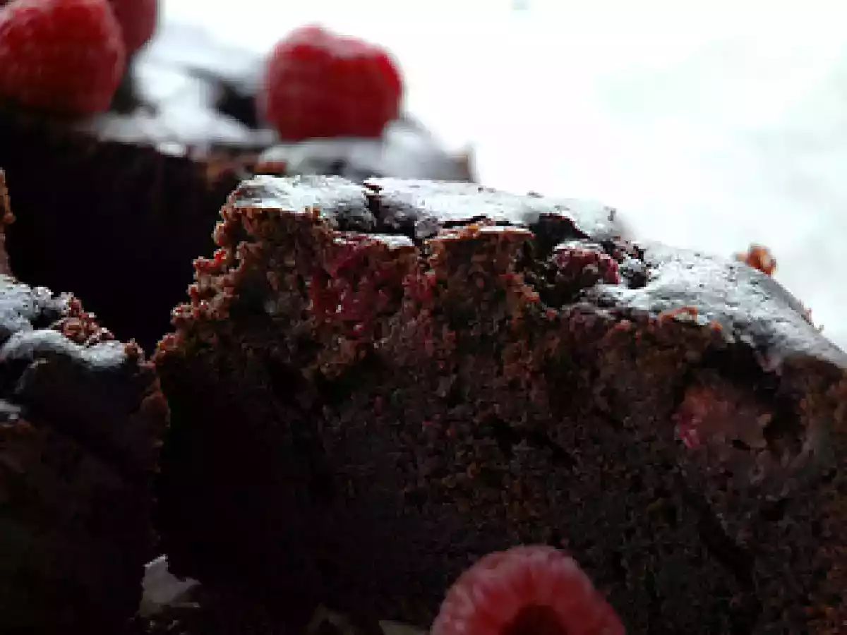 TORTA MORBIDA AL CIOCCOLATO e LAMPONI di NIGELLA - foto 3